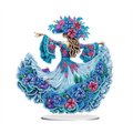 Blumenmädchen in blauem Kleid – Deko-Figur auf Standfuß